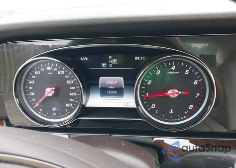 2018 Mercedes-Benz E 300 4Matic z USA, uszkodzony, nr VIN WDDZF4KB3JA385504